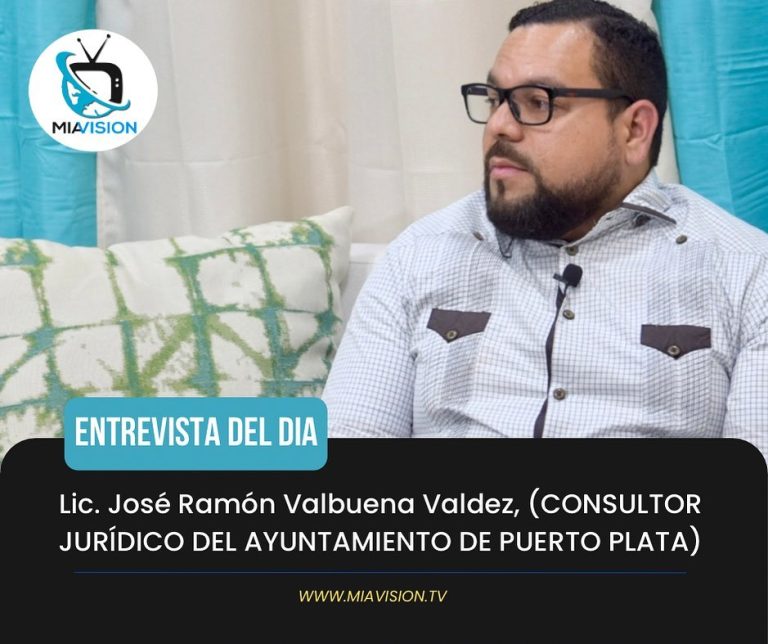 El licenciado José Ramón Valbuena Valdez, (CONSULTOR JURÍDICO DEL AYUNTAMIENTO DE PUERTO PLATA)