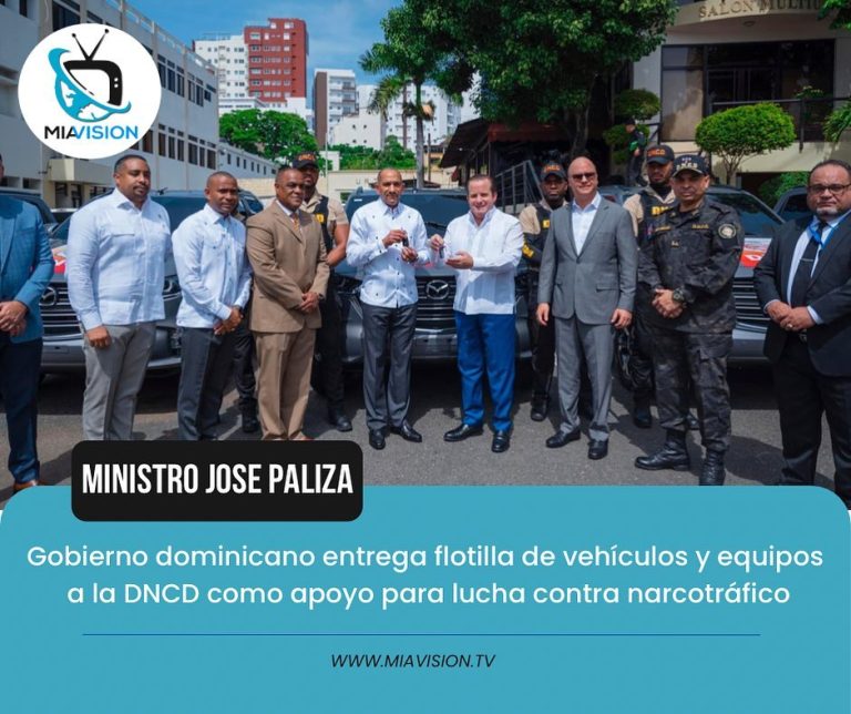 Gobierno dominicano entrega flotilla de vehículos y equipos a la DNCD como apoyo para lucha contra narcotráfico